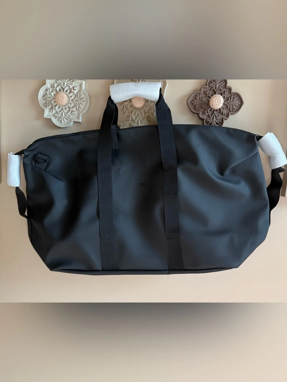 NWT RAINS Hilo Weekend Bag Black